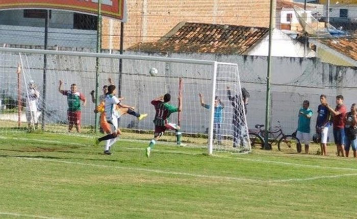 Tricolor fez 3 a 0 no FF Sports, em casa, ao lado da torcida