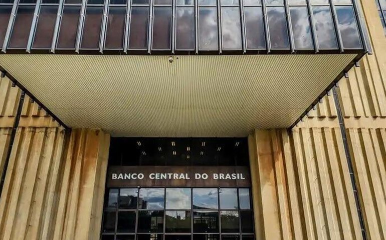 Mercado mantém previsão de inflação a 4,83% em 2025