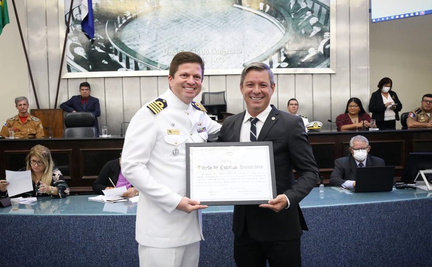 Capitão de Mar e Guerra recebe Título de Cidadão Alagoano