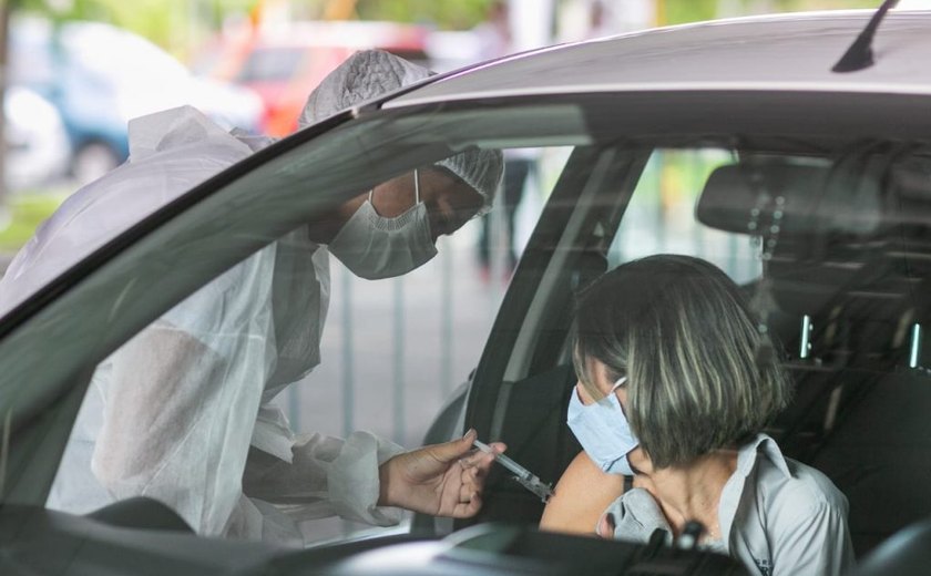 Maceió conclui vacinação de idosos contra Covid-19 e avança para 3ª fase