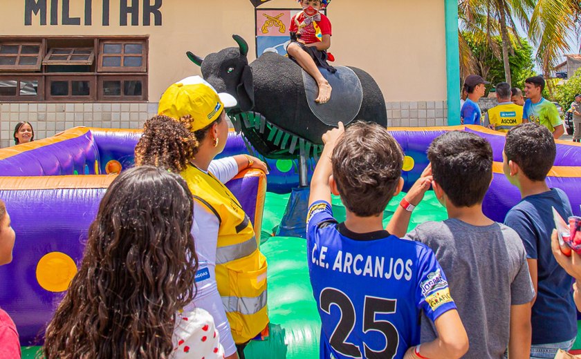 5º Batalhão promove manhã de festa e diversão a crianças do Benedito Bentes