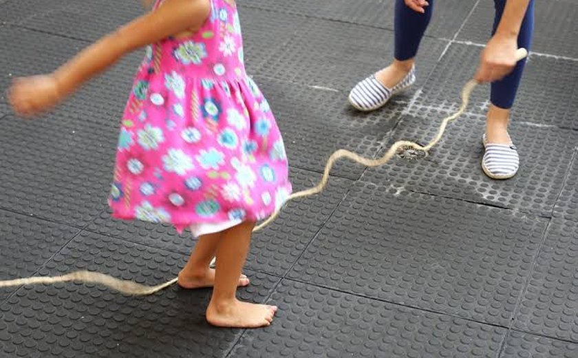 Menina de 7 anos morre enforcada por corda presa em elevador em SP