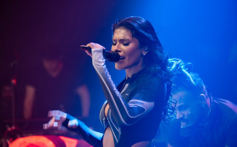 Pocah passa mal e interrompe apresentação no Rio