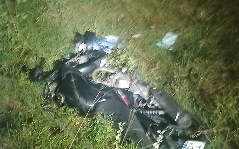 Moto sai da pista e cai em ribanceira; passageiro morre e condutor fica ferido em Girau do Ponciano