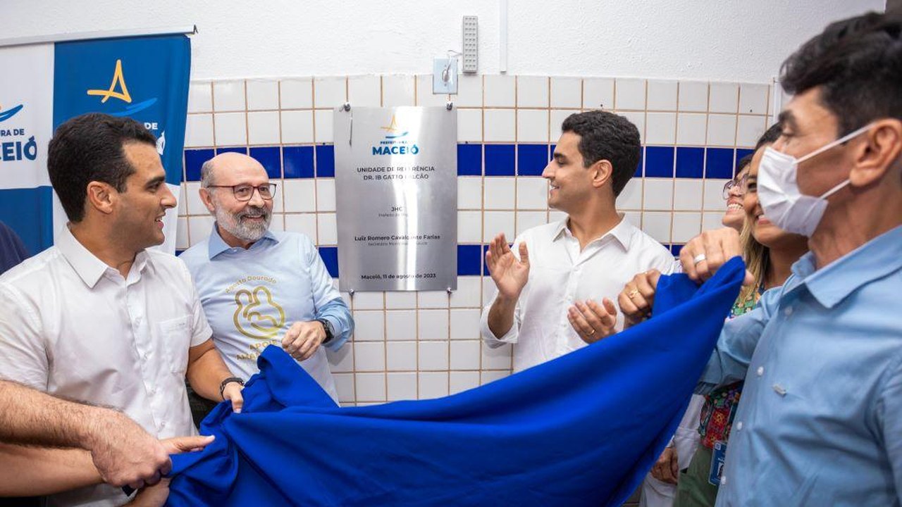 Prefeito JHC entrega unidade de saúde Ib Gatto Falcão, no Tabuleiro do Martins