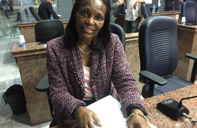 Fátima Santiago destina moção de aplauso a shopping da capital por iniciativa 'amigo dos animais'   