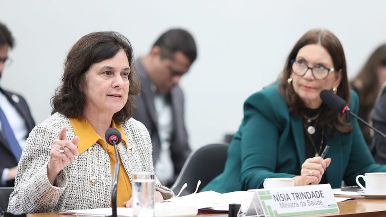 Ministra defende autossuficiência na produção de insumos para saúde em audiência na Câmara