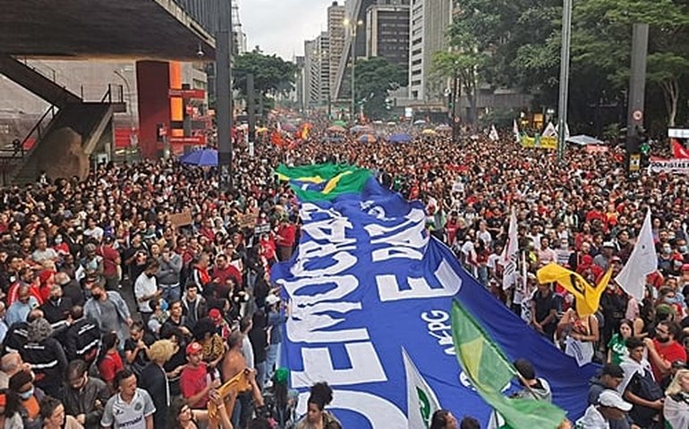 Venezuelanos realizam manifestação pró-democracia na Avenida Paulista