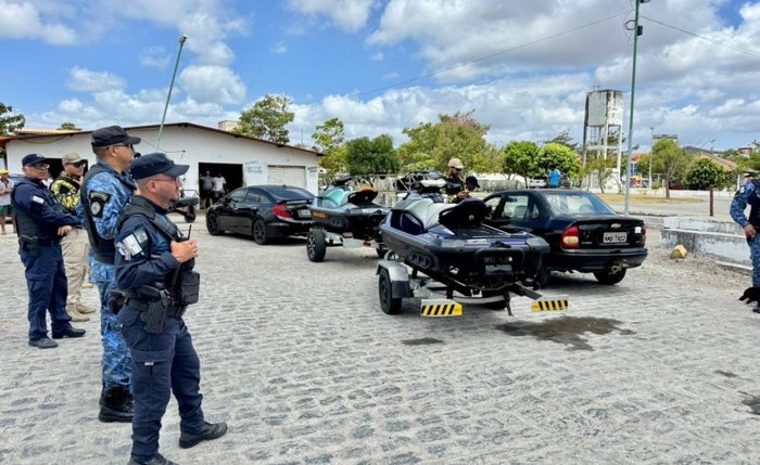 Os cinco veículos foram conduzidos para a sede da Semsc