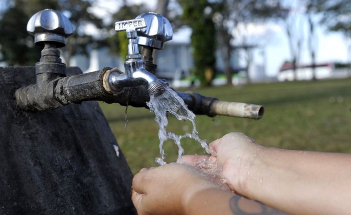 Desconto é aplicável até o consumo de 15 m³ de água por mês por residência.