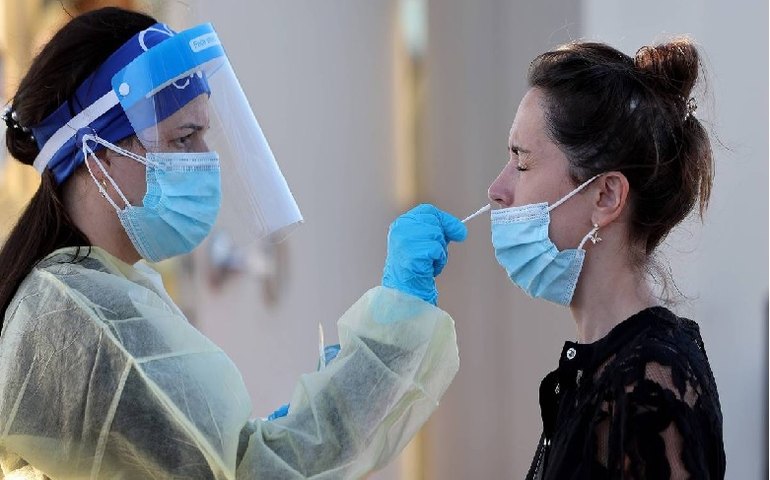 Mulheres e reinfectados têm maior risco de desenvolver covid longa