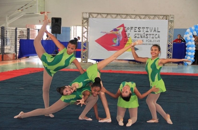 Ginastas da rede pública encantam público com apresentações artísticas
