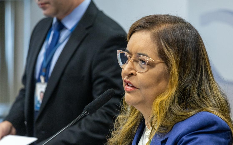 Senadora Eudócia Caldas comemora vacinação contra o câncer no Reino Unido