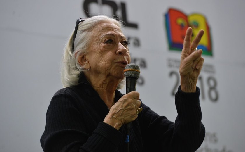 Viva Maria celebra 95 anos de Fernanda Montenegro, que segue no palco