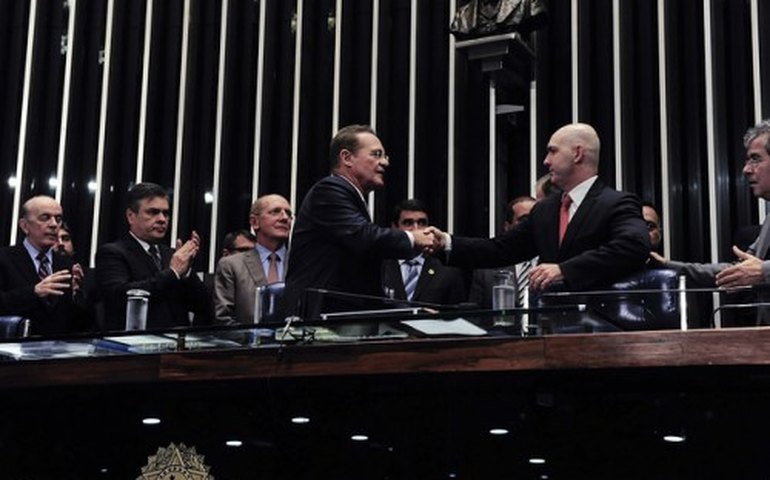Senadores parabenizam Renan por promover encontro com governadores