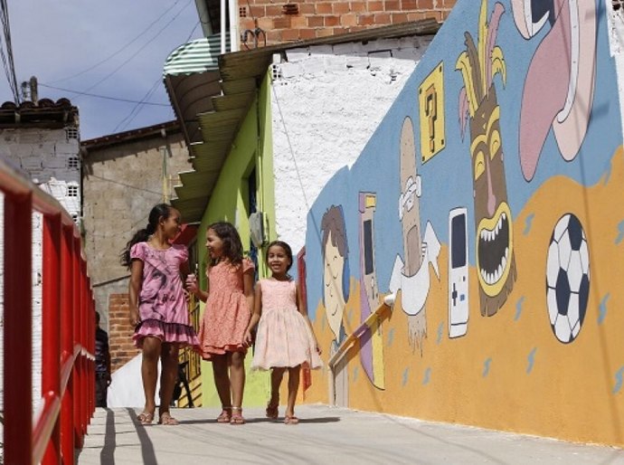 Renan Filho entrega obras de mobilidade e libera crédito na Grota do Canaã