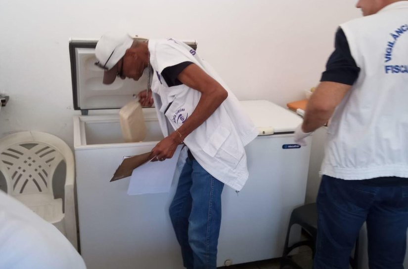 Vigilância Sanitária apreende 160 kg de alimentos impróprios para consumo, na Ponta Verde