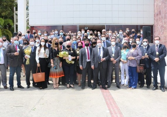 OAB realiza desagravo público em favor da advogada Maricélia Schlemper