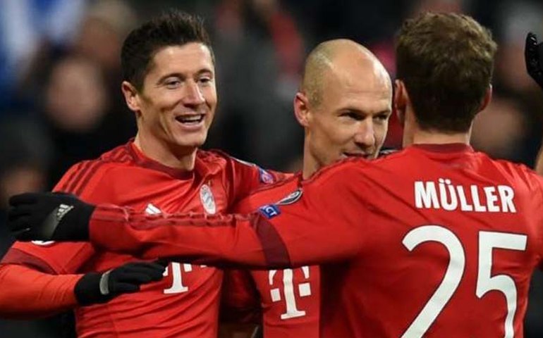 Bayern se despede de ídolos com festa, goleada e recorde de gols de Lewandowski