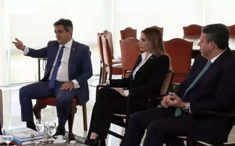 Governo já enfrenta primeira crise na entrega de cargos ao Centrão