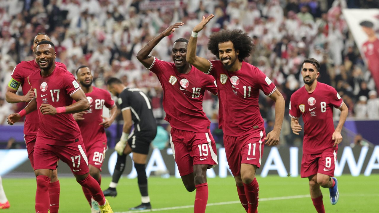 Catar faz três de pênalti, espanta a zebra e é bicampeão da Copa da Ásia