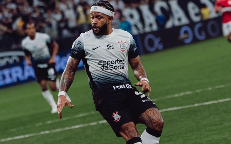 Stábile nega pedido para Depay deixar hotel de luxo e atribui iniciativa ao jogador