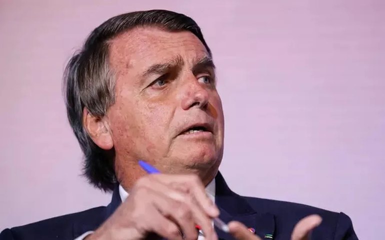 Bolsonaro depende do STF para poder comparecer à posse de Trump; entenda