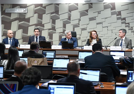 Debatedores alertam para a continuidade dos tributos em cascata na reforma