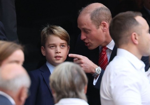 Príncipe William dá 'bronca' em filho, príncipe George, na Copa do Mundo de Rugby