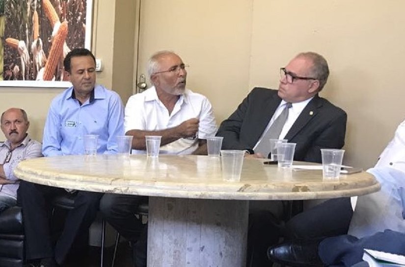 Prefeito de Mata Grande cobra solução para construção do novo matadouro