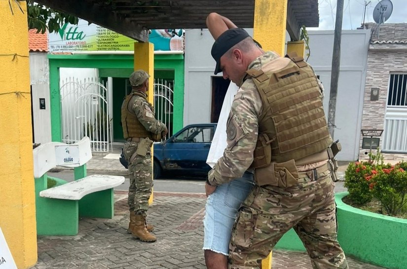 Operação Protetor Divisas prende dupla por tráfico de drogas em Igreja Nova