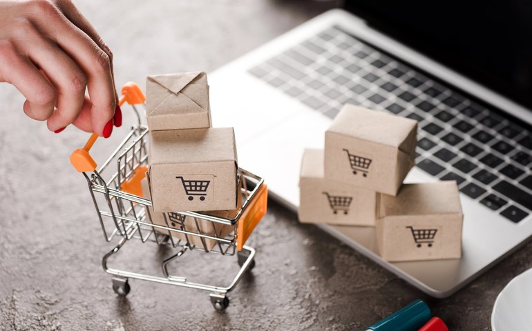 Varejo on-line contrata exército de temporários para Black Friday