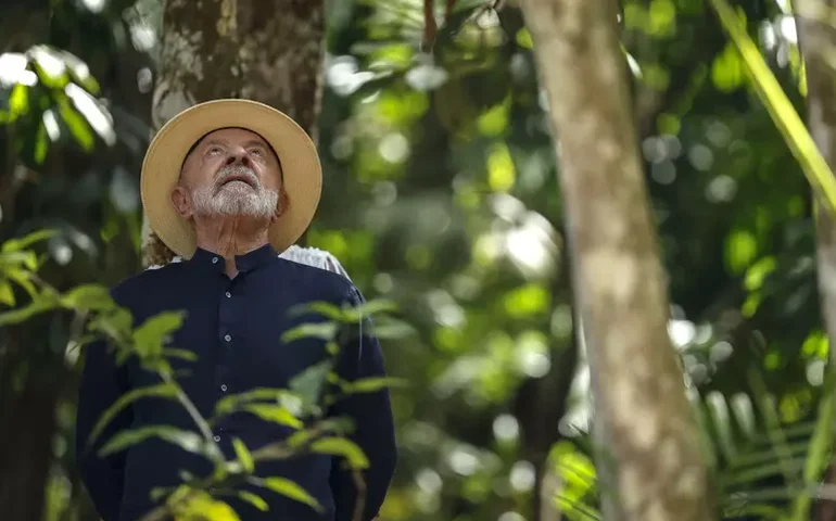 Hospedagem de Lula em iate durante COP30 gera polêmica