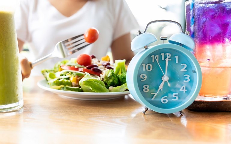 Além do emagrecimento: conheça o que é o jejum intermitente