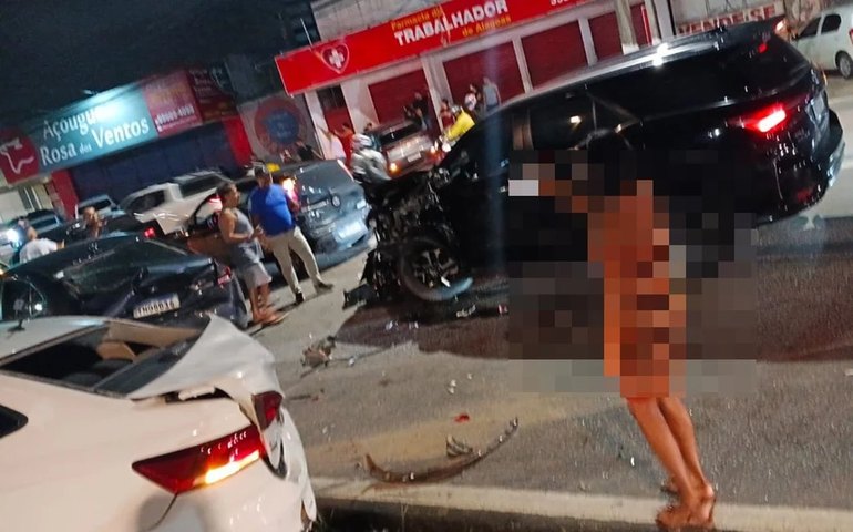 Acidente na Avenida Fernandes Lima provoca tumulto e complica tráfego em Maceió