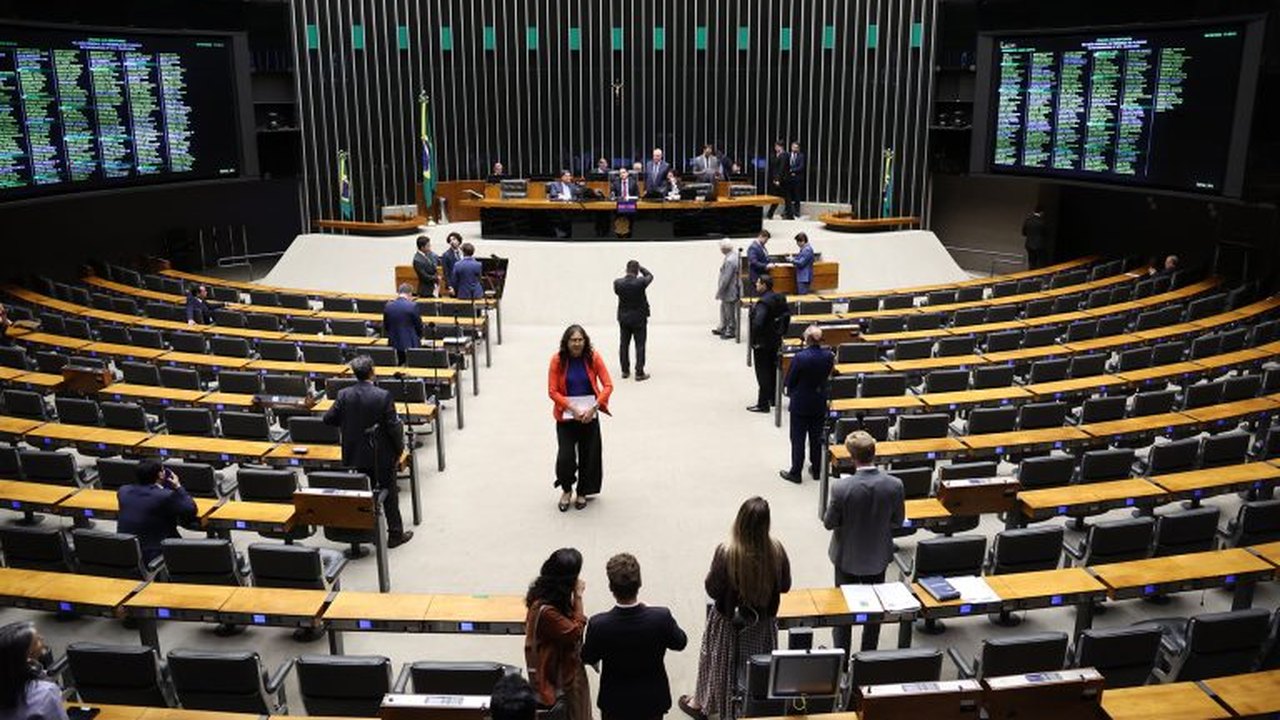 Câmara aprova texto-base da MP do piso mínimo do frete