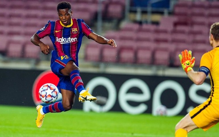 Barcelona sofre, mas derrota o Celta com direito a gol de pênalti de Lewandowski nos acréscimos