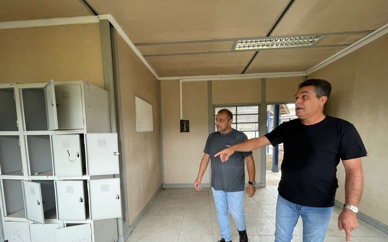 Prefeito de Branquinha anuncia reforma de escola atingida por incêndio em 2019