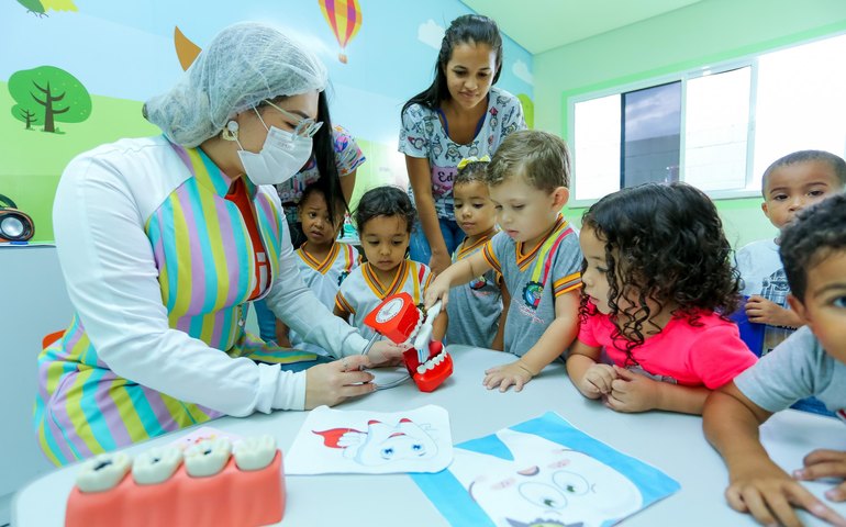 Criando Sorrisos avalia saúde bucal de crianças da Creche Cria, em São Luís do Quitunde