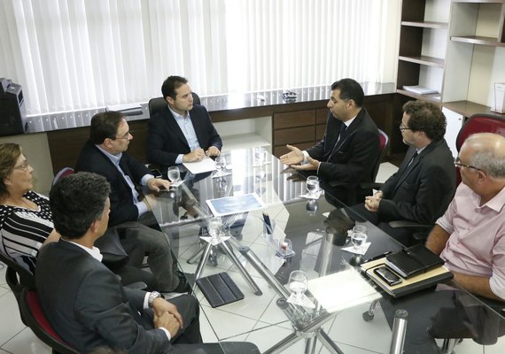 Renan Filho oferece apoio irrestrito à instalação de indústria de geração de energia em Alagoas