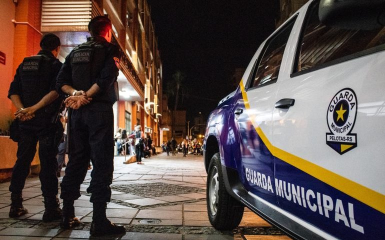 Comissão especial debate policiamento comunitário e guardas municipais