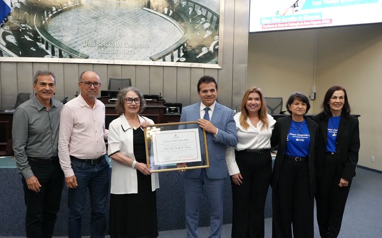 Filantropa Mara Menezes é agraciada com Comenda de Mérito Tavares Bastos