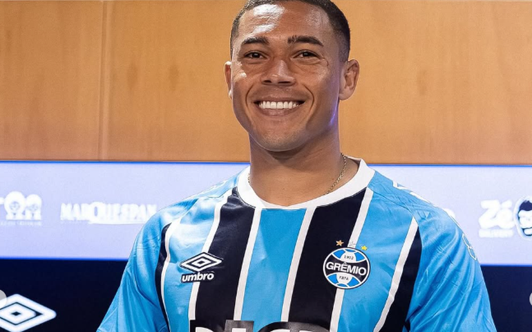 Amigo de Mourinho, Carlos Vinícius é apresentado no Grêmio: 'Aceitei pela grandeza do clube'