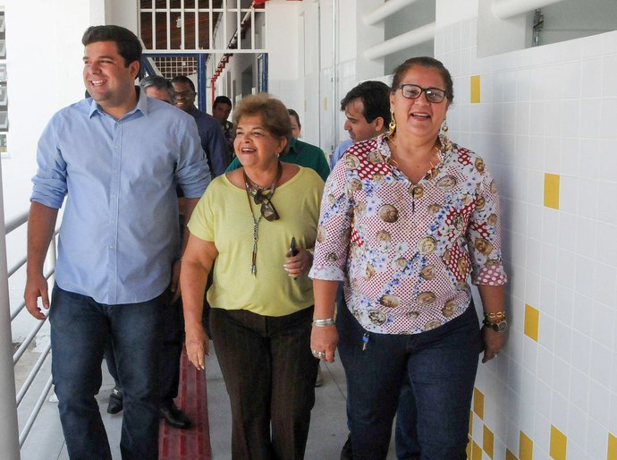 Prefeito em exercício e secretária visitam Escola Nosso Lar