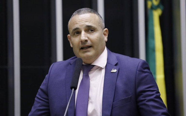 Projeto criminaliza erotização infantojuvenil em redes sociais