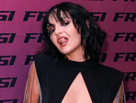Camila Paredes transforma a noite em narrativa sensorial no álbum visual Frenesi