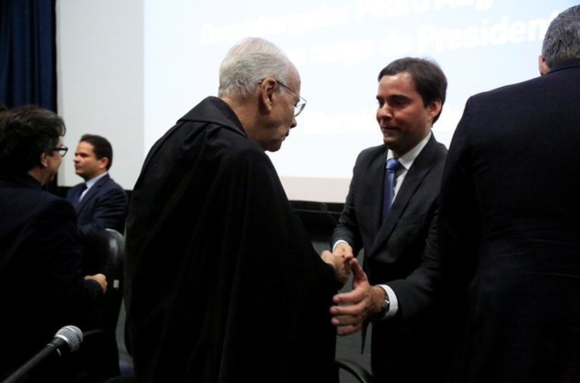 Kelmann Vieira prestigia a posse do novo presidente do TRE de Alagoas