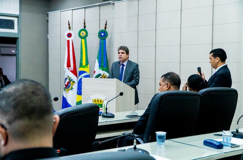 Vereadores cobram resolução de problemas causados pela desordem de fios espalhados pelas ruas de Maceió