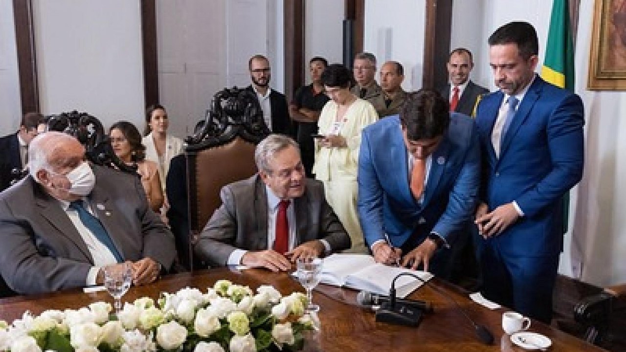 Advogado Diogo Teixeira toma posse e destaca desafio à frente da Seris