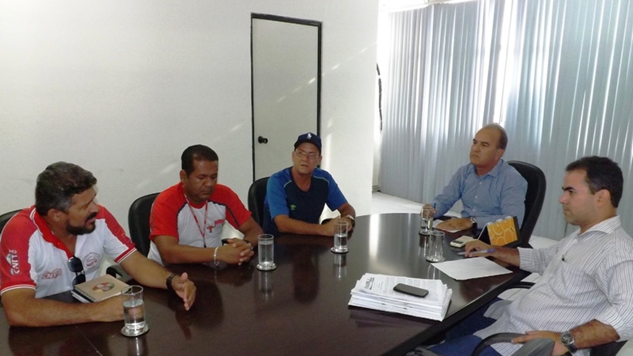 Arsal e Sinttro discutem melhorias para o transporte complementar